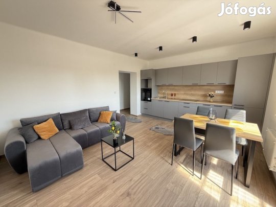 Eladó 59 nm-es Felújított tégla lakás Paks