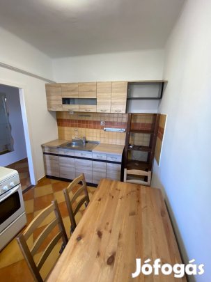Eladó 59 nm-es, 2 szobás világos lakás Győr Belvárosában tulajdonostól