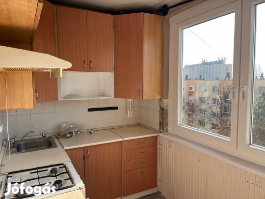 Eladó 5. emeleti 62 m2 felújítandó panellakás Adyvárosban