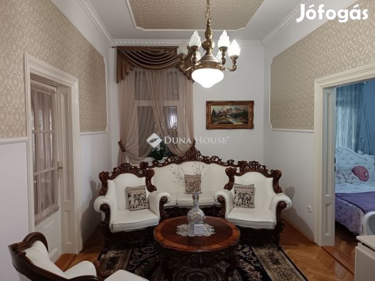 Eladó 5 szobás polgári lakás a belvárosban, Szegeden!