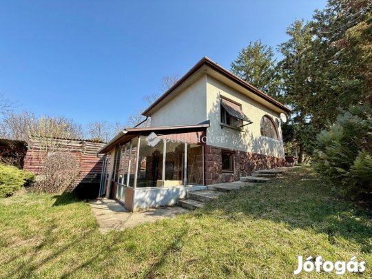 Eladó 60 nm-es ház Balatonakarattya