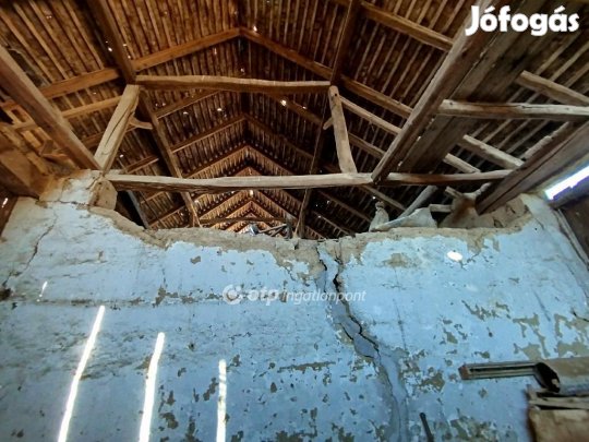 Eladó 60 nm-es ház Lippó
