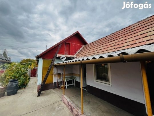 Eladó 60 nm-es ház Tápiószecső