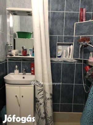 Eladó 60 nm-es lakás Ajka