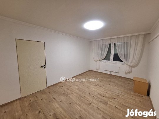 Eladó 60 nm-es lakás Mezőhegyes