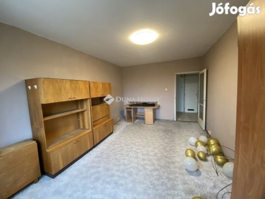 Eladó 60 nm-es lakás Szeged
