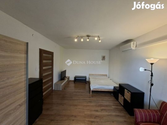 Eladó 60 nm-es lakás Szeged