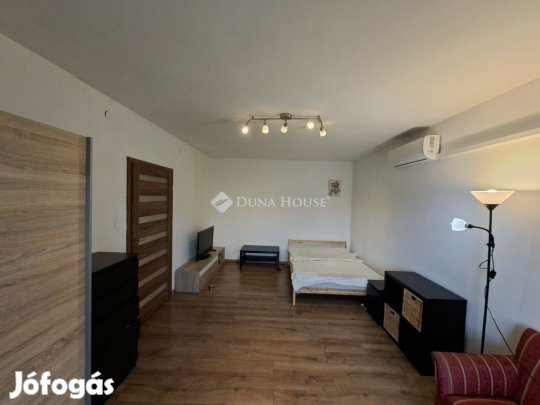 Eladó 60 nm-es lakás Szeged