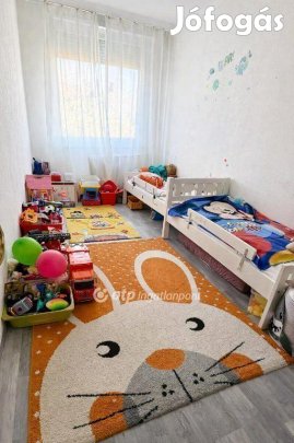 Eladó 60 nm-es lakás Szeged