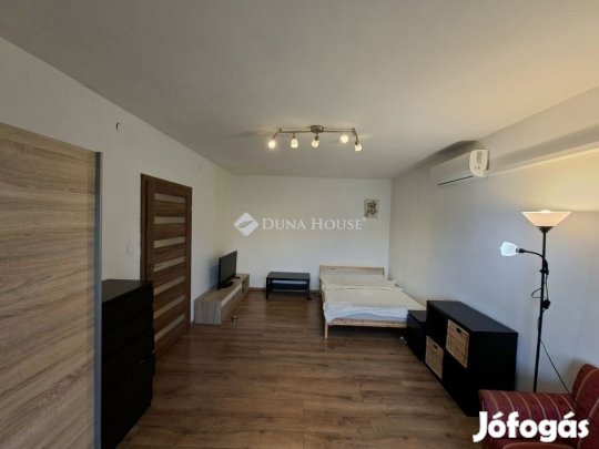 Eladó 60 nm-es lakás Szeged