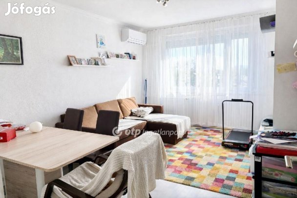 Eladó 60 nm-es lakás Szeged