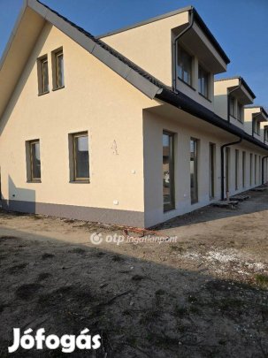 Eladó 60 nm-es lakás Tura