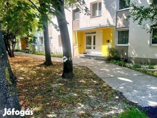 Eladó 60 nm-es lakás Veszprém