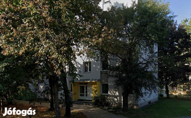 Eladó 60 nm-es lakás Veszprém