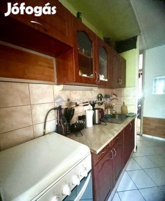 Eladó 60 nm-es lakás Veszprém