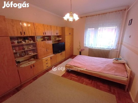 Eladó 61 nm-es ház Csongrád