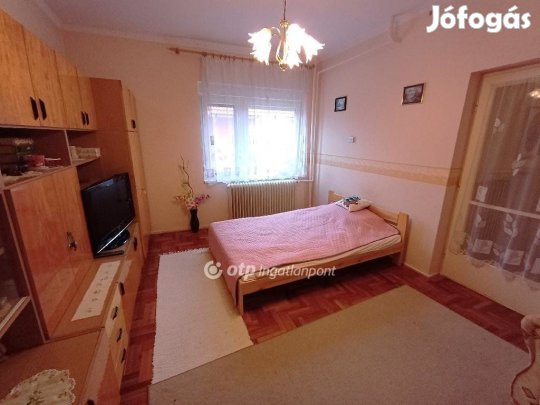 Eladó 61 nm-es ház Csongrád