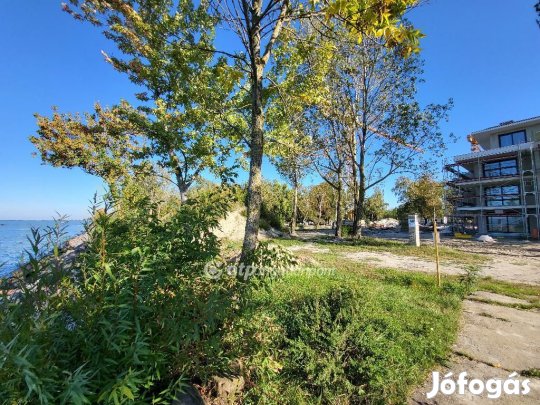 Eladó 61 nm-es lakás Balatonszemes