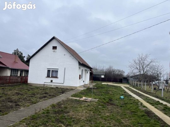 Eladó 62 nm-es Felújított Családi ház Nádudvar Kisszőlőskert utca 4