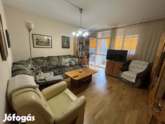 Eladó 62 nm-es Felújított panel lakás Kecskemét