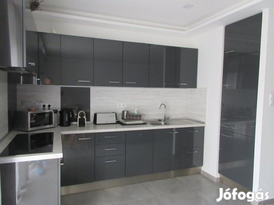 Eladó 62 nm-es Újszerű állapotú tégla lakás Debrecen