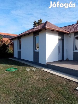 Eladó 62 nm-es ház Abádszalók