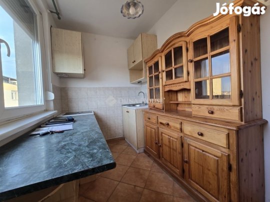 Eladó 62 nm-es lakás Várpalota