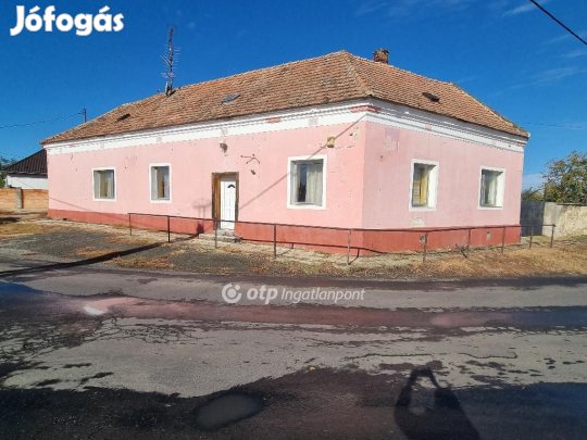 Eladó 633 nm-es ház Egyházaskesző