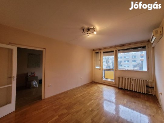 Eladó 63 m2-es, 3 szobás, földszinti lakás a Nagy Imre úton