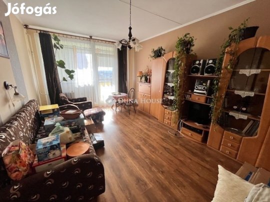 Eladó 63 nm-es lakás Pécs