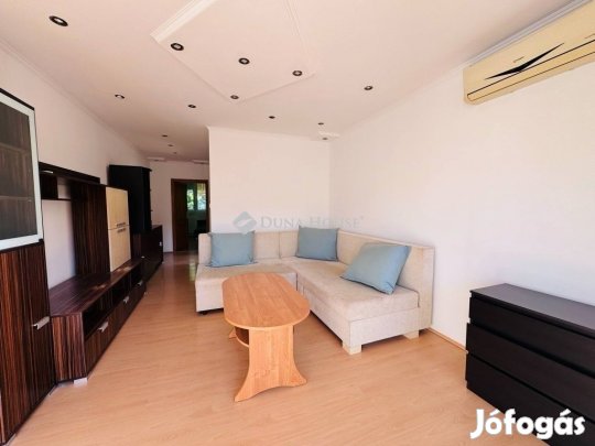 Eladó 63 nm-es lakás Pécs