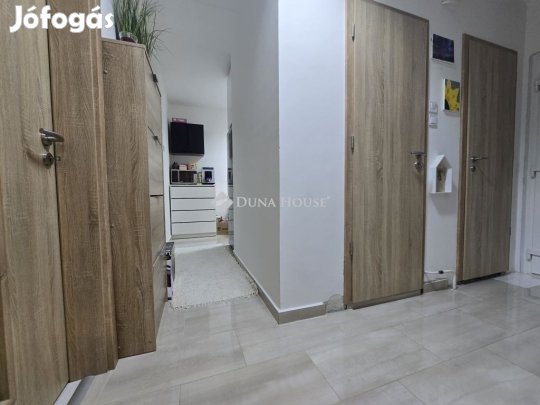 Eladó 63 nm-es lakás Pécs