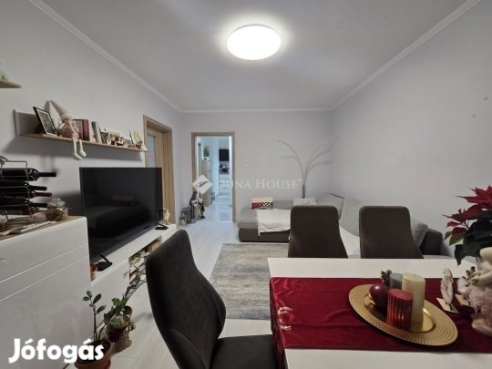 Eladó 63 nm-es lakás Pécs