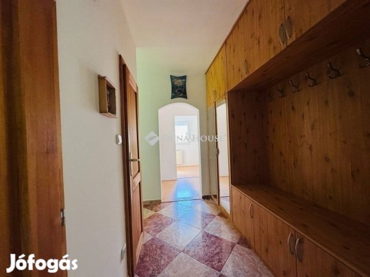 Eladó 63 nm-es lakás Pécs
