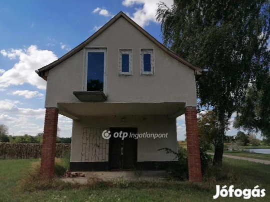 Eladó 6418 nm-es telek Ceglédbercel