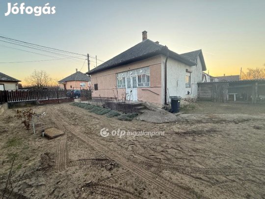 Eladó 64 nm-es ház Újfehértó