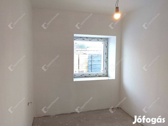 Eladó 64 nm-es lakás Neszmély