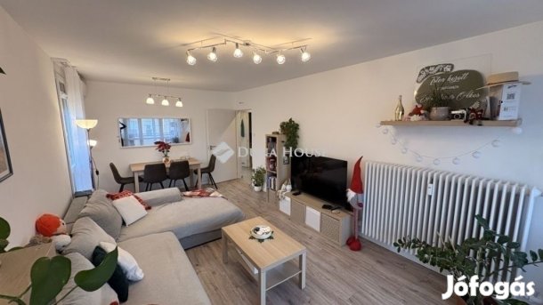 Eladó 64 nm-es lakás Pécs