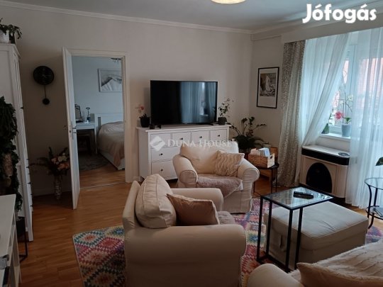 Eladó 64 nm-es lakás Pécs
