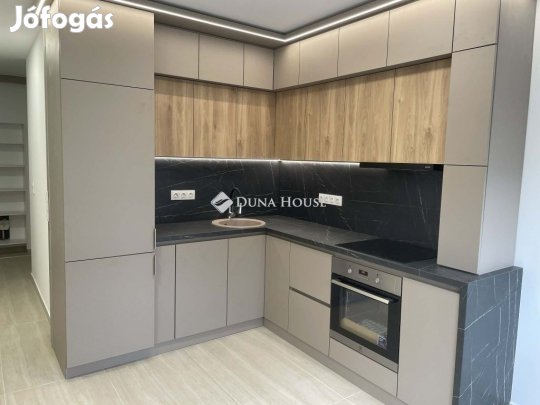 Eladó 64 nm-es lakás Pécs