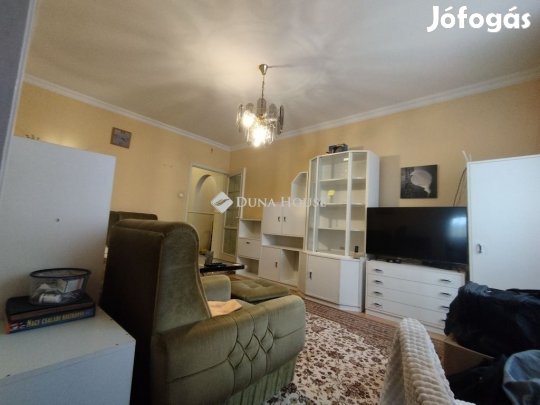 Eladó 64 nm-es lakás Szeged