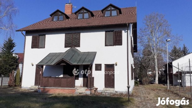 Eladó 650 nm-es ház Balatonlelle