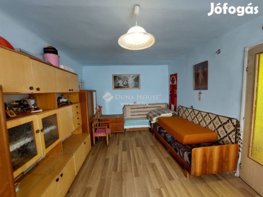 Eladó 65 nm-es ház Baja