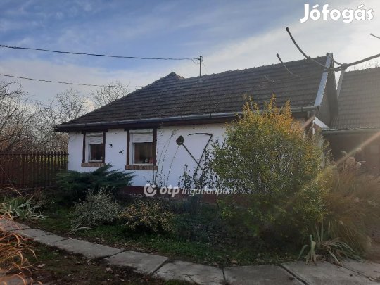 Eladó 65 nm-es ház Békés