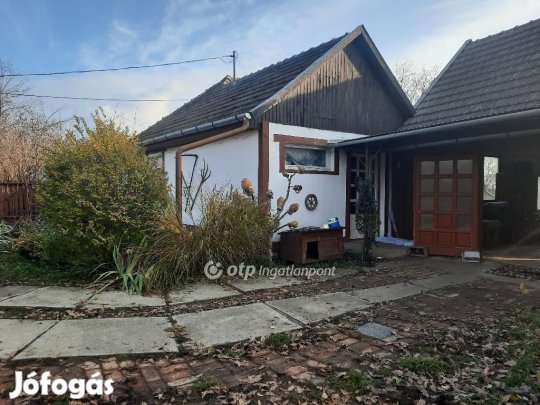 Eladó 65 nm-es ház Békés