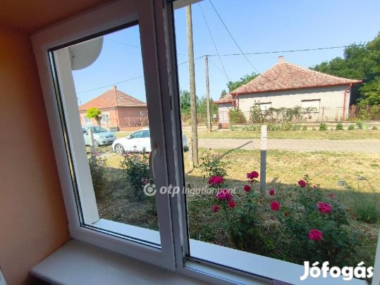 Eladó 65 nm-es ház Hunya