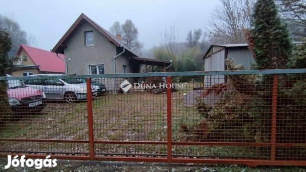 Eladó 65 nm-es ház Pécel