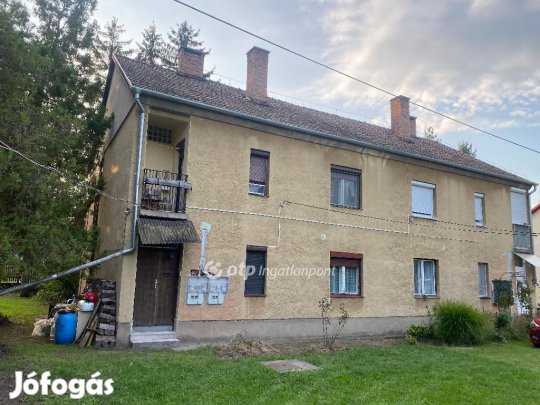 Eladó 65 nm-es lakás Balassagyarmat