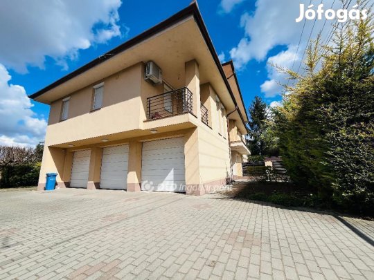 Eladó 65 nm-es lakás Debrecen