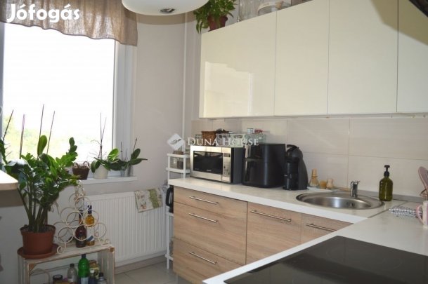 Eladó 65 nm-es lakás Debrecen